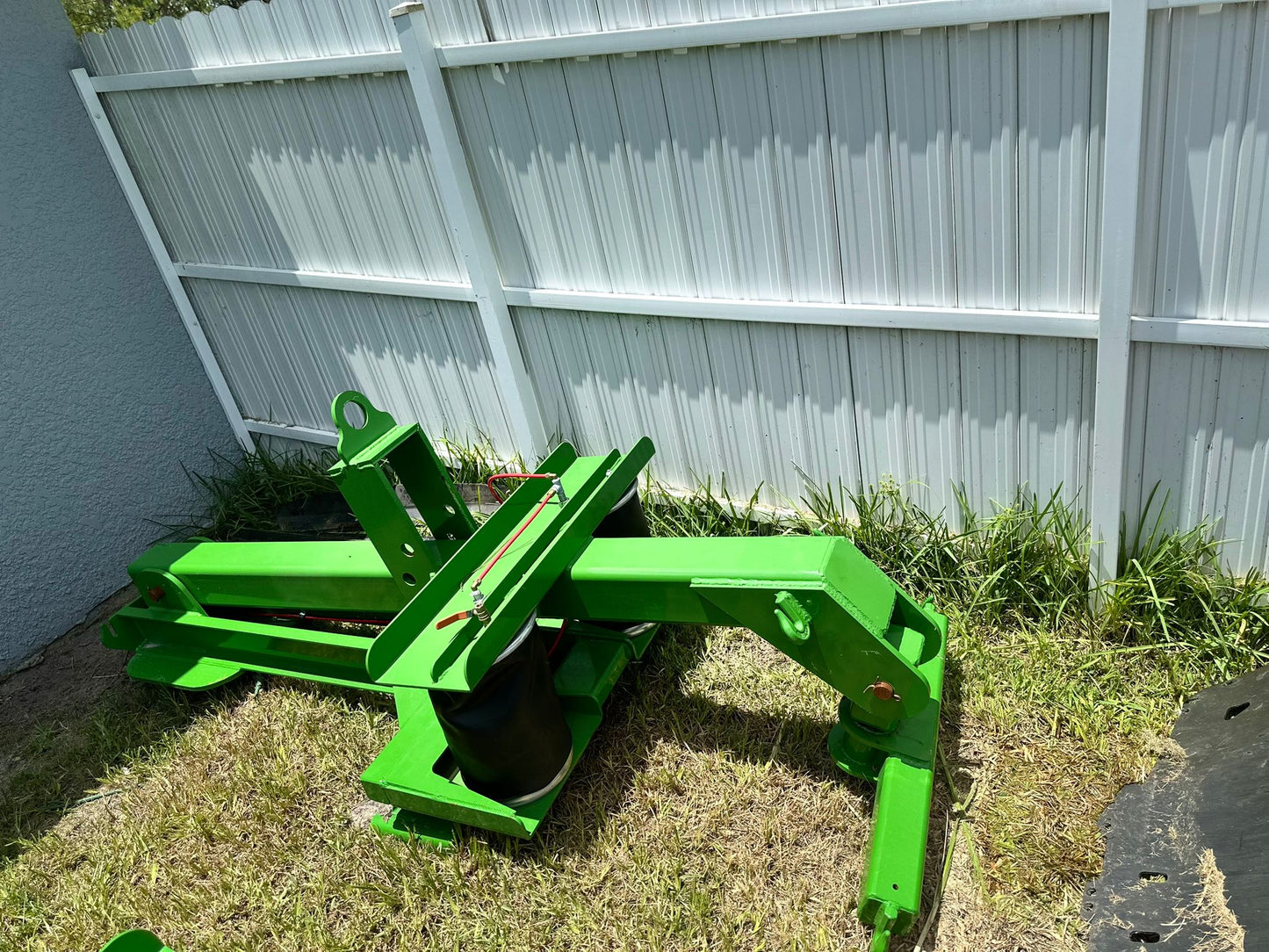 Fifth Wheel (Three Point Hitch) with airbag-style