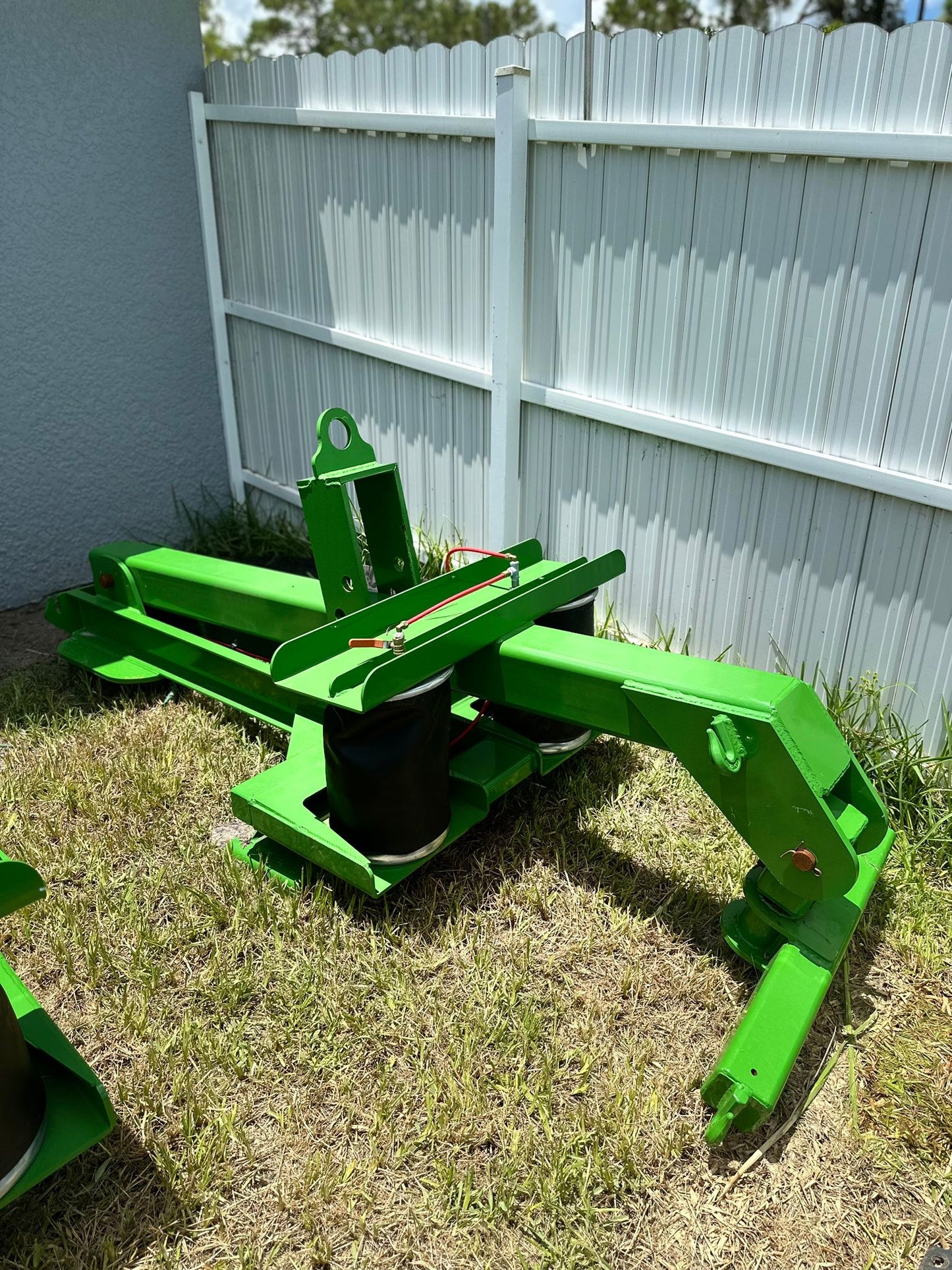 Fifth Wheel (Three Point Hitch) with airbag-style