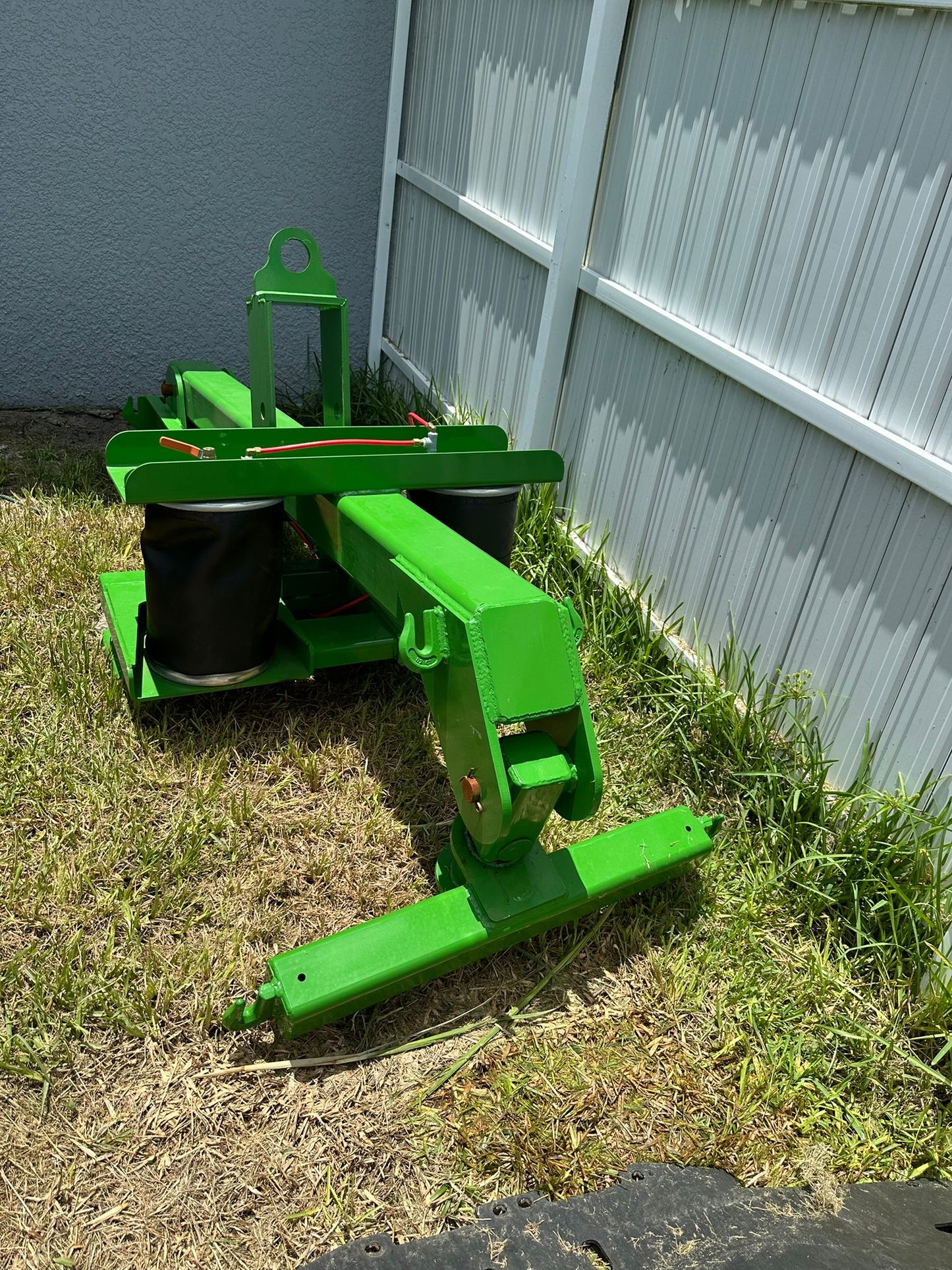 Fifth Wheel (Three Point Hitch) with airbag-style
